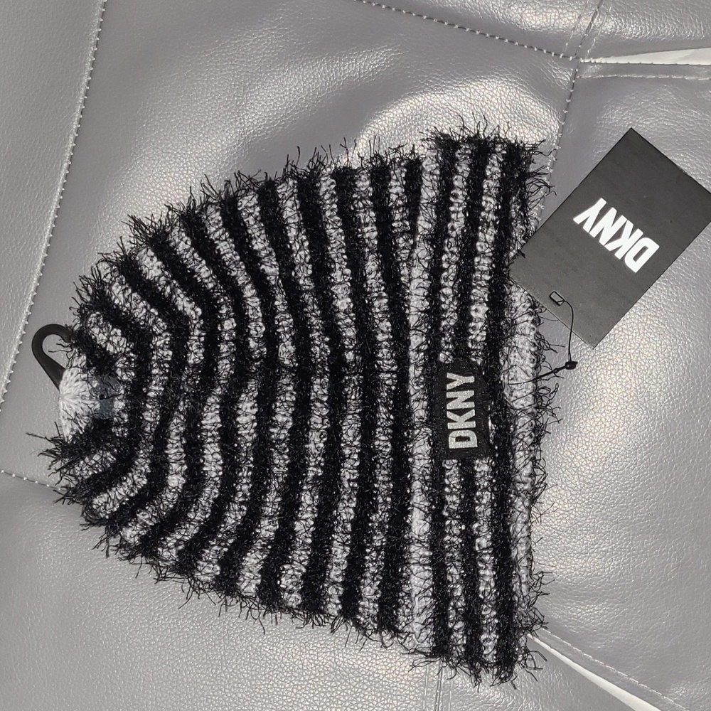 💕NWT DKNY Beanie💕OSFM